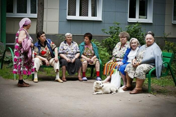 Ось Машка з третього – ну точно пр*ст*т***а! / Фото: poembook.ru Вот Машка из третьего - ну точно пр*ст*т***а! / Фото: poembook.ru
