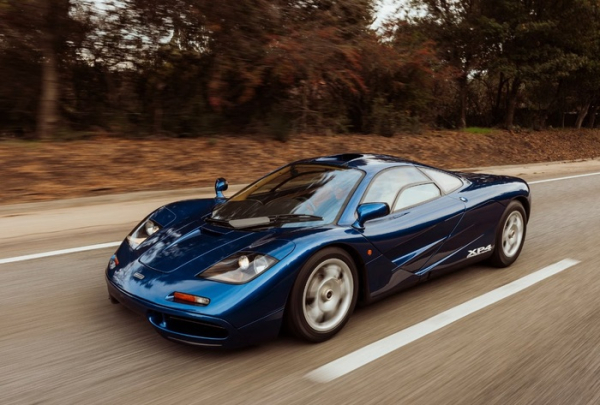 McLaren F1, найшвидший сімейний автомобіль/ Фото: roadandtrack.com McLaren F1, самый быстрый семейный автомобиль/ Фото: roadandtrack.com