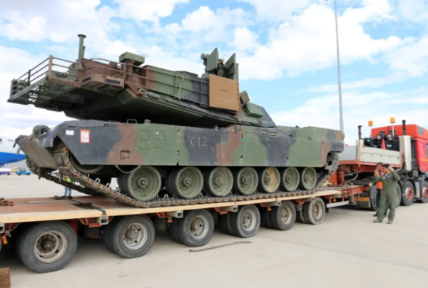 Глиняні ноги західного колосу. /Фото: aftershock.news. Глиняные ноги западного колосса. /Фото: aftershock.news.
