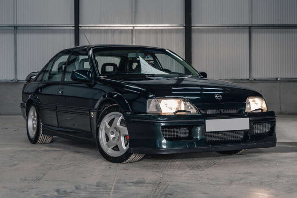 Opel Lotus Omega міг розвивати потужність 382 к. с. с./ Фото: iconicauctioneers.com Opel Lotus Omega мог развивать мощность 382 л. с./ Фото: iconicauctioneers.com