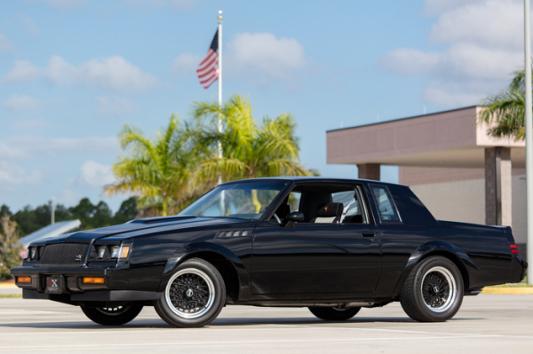 Buick GNX назвали «Дартом Вейдером»/ Фото: americanmusclecarmuseum.com Buick GNX назвали «Дартом Вейдером»/ Фото: americanmusclecarmuseum.com