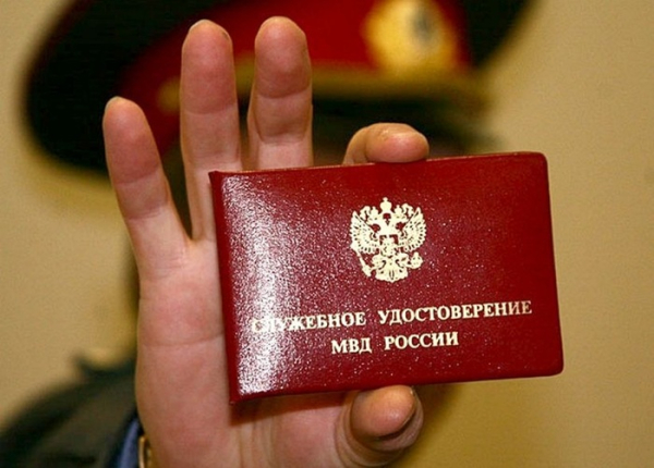 Реальний співробітник сам навідається або надішле повістку. Реальный сотрудник сам наведается или пришлёт повестку. /Фото: infpol.ru