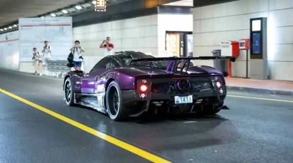 Pagani Zonda 760 LH 2013 року замовив відомий гонщик Льюїс Хемілтон/ Фото: auto.ru Pagani Zonda 760 LH 2013 года заказал известный гонщик Льюис Хэмилтон/ Фото: auto.ru