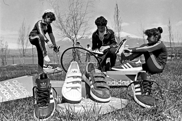 Знамениті кросівки, якими буквально захворіли в СРСР 1980-х, але дістати їх було не так просто. /Фото: pravilamag.ru Знаменитые кроссовки, которыми буквально заболели в СССР 1980-х, но достать их было не так-то просто. /Фото: pravilamag.ru