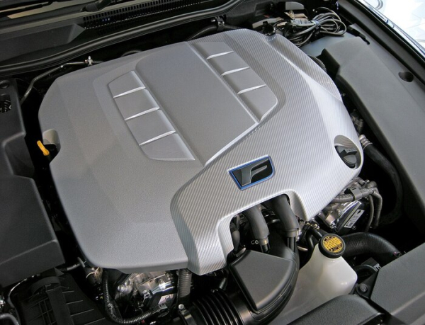 Toyota 2UR-GSE має верхній розподільний вал DOHC/ Фото: wikimedia.org Toyota 2UR-GSE снабжен верхним распредвалом DOHC/ Фото: wikimedia.org