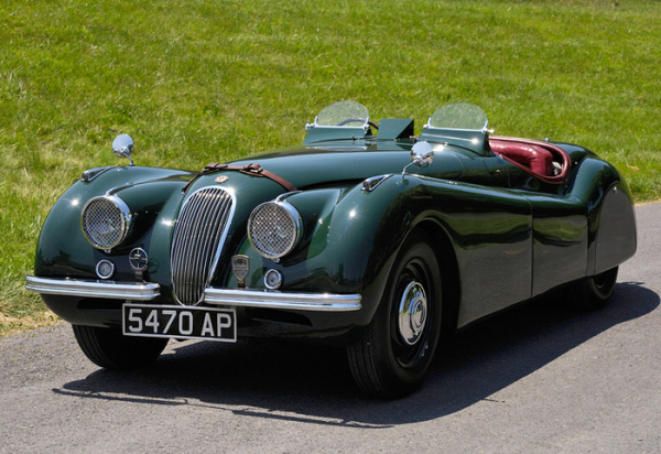 Jaguar XK120 був вперше представлений у Лондоні в 1948 році. Фото: a777aa77.ru Jaguar XK120 был впервые представлен в Лондоне в 1948 году/ Фото: a777aa77.ru