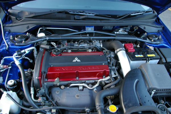 Mitsubishi 4G63T має об'єм 2 літри/ Фото: wikimedia.org Mitsubishi 4G63T имеет объем 2 литра/ Фото: wikimedia.org