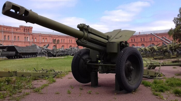 Корпусна гармата МЛ-20 калібру 152 мм/ Фото: wikimedia.org Корпусная пушка МЛ-20 калибра 152 мм/ Фото: wikimedia.org