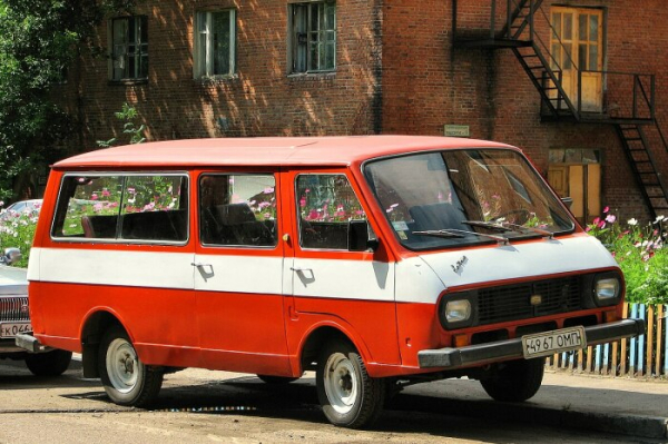РАФ-2203 – головний успіх заводу. /Фото: wikipedia.org. РАФ-2203 - главный успех завода. /Фото: wikipedia.org.