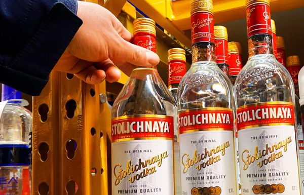 У радянську горілку називають Stoli. / Фото: tonkosti.ru В США советскую водку называют Stoli. / Фото: tonkosti.ru