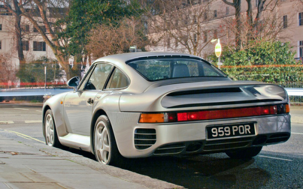 Porsche 959, вид ззаду та збоку ліворуч/ Фото: sportcar-center.com Porsche 959, вид сзади и сбоку слева/ Фото: sportcar-center.com