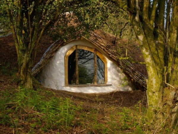 Дуже затишно у землянці. /Фото:houzz.ru Очень уютно в землянке. /Фото:houzz.ru