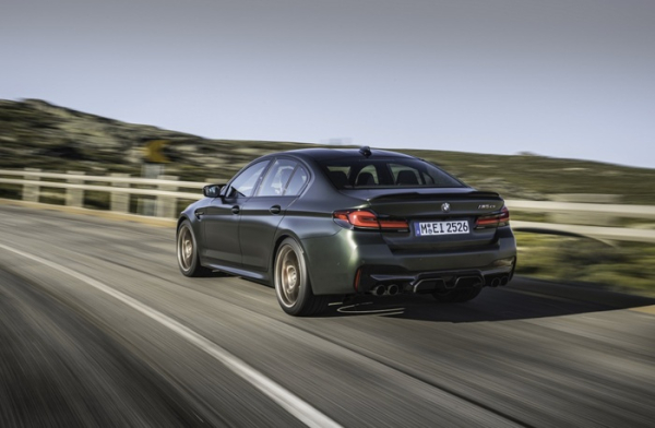 BMW M5 CS, вид ззаду та зліва/ Фото: kodixauto.ru BMW M5 CS, вид сзади и слева/ Фото: kodixauto.ru