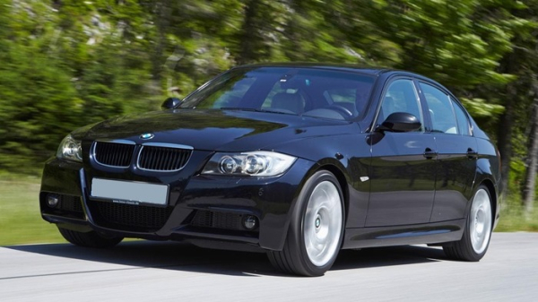 BMW E90 3 Series, сучасна модель із жорсткою підвіскою/ Фото: avtocod.ru BMW E90 3 Series, современная модель с жесткой подвеской/ Фото: avtocod.ru