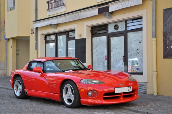 Dodge Viper 1991 року/ Фото: qesot.com Dodge Viper 1991 года/ Фото: qesot.com