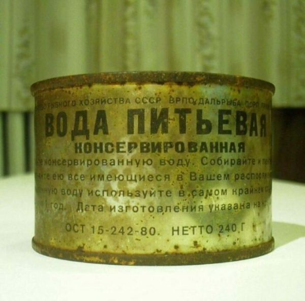 Консервована питна вода. Фото: image2.thematicnews.com. Консервированная питьевая вода. Фото: image2.thematicnews.com.