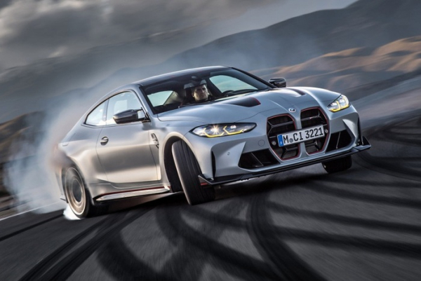 Вага BMW M4 CSL складає 1625 кг/ Фото: autoreview.ru Вес BMW M4 CSL составляет 1625 кг/ Фото: autoreview.ru