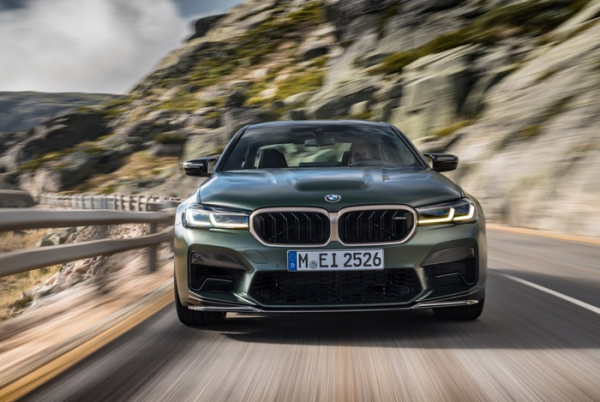 Потужність двигуна BMW M5 CS складає 635 л. с./ Фото: kodixauto.ru Мощность мотора BMW M5 CS составляет 635 л. с./ Фото: kodixauto.ru