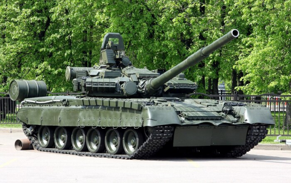 Більшість радянських та російських Т-80 їздить на ВМД. /Фото: wikipedia.org. Большинство советских и российских Т-80 ездит на ГТД. /Фото: wikipedia.org.
