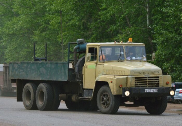 Так і залишився КрАЗ із дерево-металевою кабіною. /Фото: fototruck.ru. Так и остался КрАЗ с древо-металлической кабиной. /Фото: fototruck.ru.