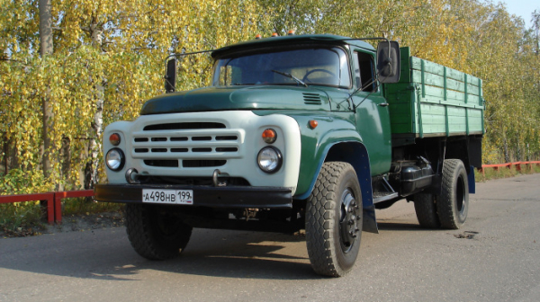 Якоїсь миті планувалося поставити кабіну від ЗіЛ-130. / Фото: drive2.ru. В какой-то момент планировалось поставить кабину от ЗиЛ-130. /Фото: drive2.ru.