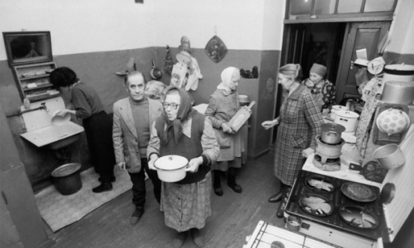 Згодом кількість мешканців в одній квартирі лише зростала. /Фото: fishki.net Со временем количество жильцов в одной квартире только росло. /Фото: fishki.net