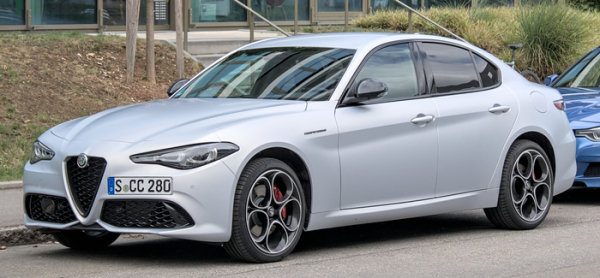 Потужність двигуна Alfa Romeo Giulia складає 513 л. с./ Фото: wikimedia.org Мощность мотора Alfa Romeo Giulia составляет 513 л. с./ Фото: wikimedia.org