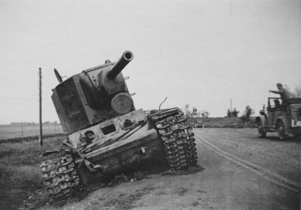 Майже всі КВ-2 втратили вже 1941 року. /Фото: m.fotostrana.ru. Почти все КВ-2 потеряли уже в 1941 году. /Фото: m.fotostrana.ru.