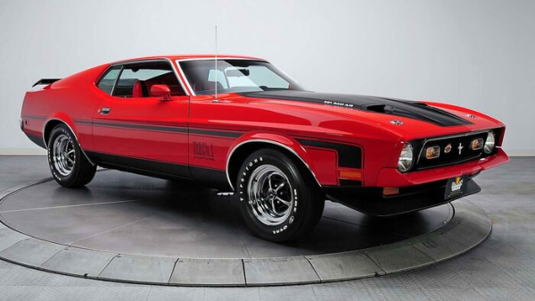 Ford Mustang Mach 1 1966 оснащувався двигуном потужністю 427 к.с./ Фото: drom.ru Ford Mustang Mach 1 1966 оснащался мотором мощностью 427 л.с./ Фото: drom.ru