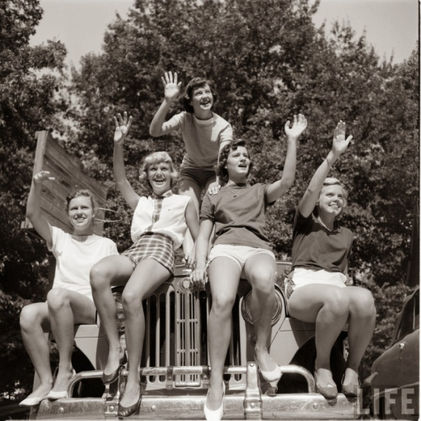 Носити шорти у повсякденному житті було верхом непристойності. Фото: foto-history.livejournal.com. Носить шорты в повседневной жизни было верхом неприличия. Фото: foto-history.livejournal.com.