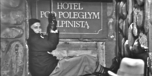 Кадр із фільму «Готель „У загиблого альпініста“» Кадр из фильма по книге братьев Стругацких «Отель „У погибшего альпиниста“»