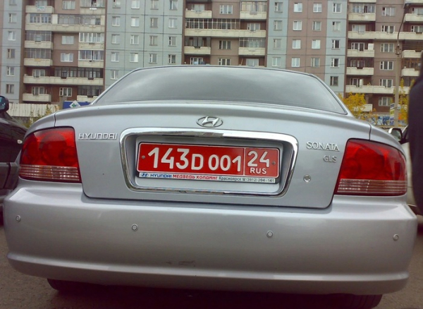 На власників авто з червоними номерами не поширюються швидкісні обмеження На владельцев авто с красными номерами не распространяются скоростные ограничения