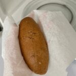 Навіщо загортати хліб у паперовий рушник: 7 кулінарних хитрощів від…