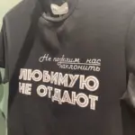 Чорний одяг не линяє: секрет прання, який знають лише у…