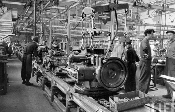 Штурмівщина – авральна робота на підприємстві. Штурмовщина - авральная работа на предприятии.