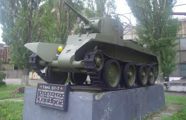 Востаннє БТ-7 воювали з тим самим супротивником, з яким воювали і вперше. Последний раз БТ-7 воевали с тем же противником, с каким воевали и впервые.