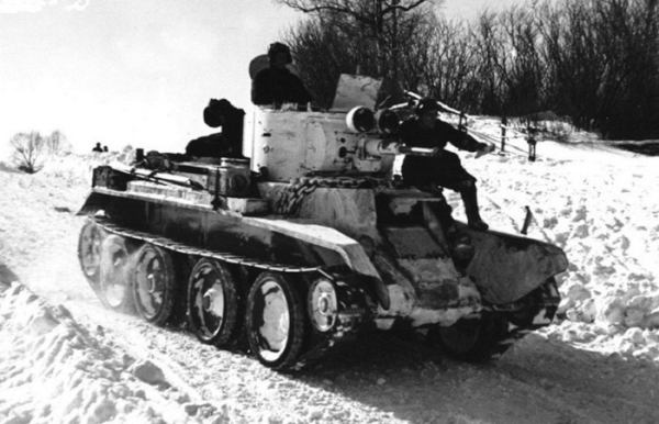БТ-7 пройшли усю війну. БТ-7 прошли всю войну.