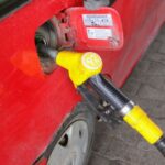 Тихий пожирач бензину: звичка водія, яка спустошує бак дуже швидко