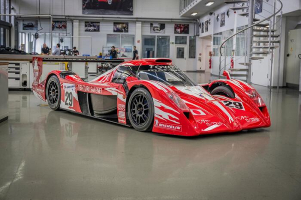 Розгін Toyota GT-One до 100 км/год займав менше чотирьох секунд Разгон Toyota GT-One до 100 км/ч занимал менее четырех секунд