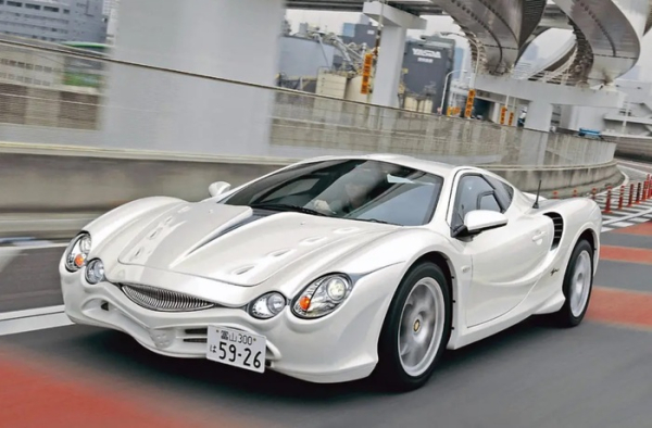 Mitsuoka Orochi мав дуже незвичайний зовнішній вигляд Mitsuoka Orochi имел весьма необычный внешний вид