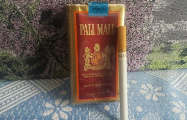 Імпорт коштував гроші. Импорт стоил денег.