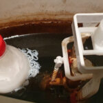 Навіщо у бачку унітазу потрібна пластикова пляшка: 4 лайфхаки для…