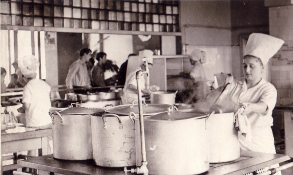 Аромат школьного рассольника невозможно спутать ни с чем другим, как и вкус.