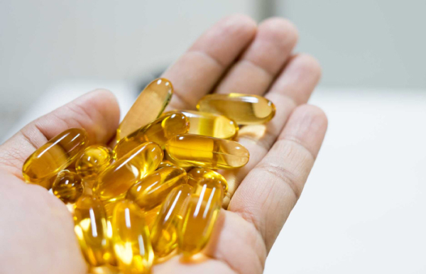 У 70-х добавку заборонили у країні. В 70-х добавку запретили в стране.