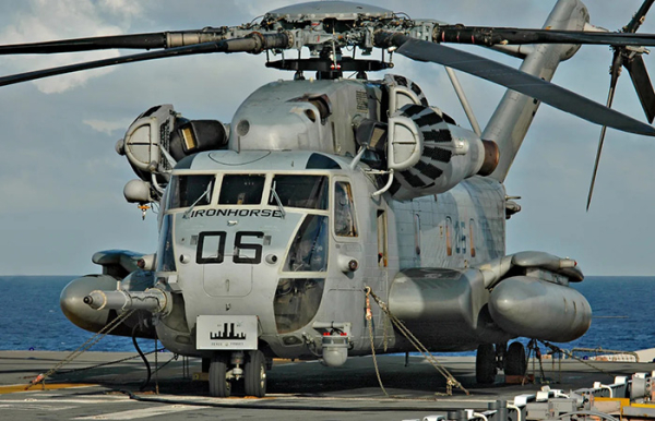 Військовий Sikorsky CH-53 Sea Stallion Военный Sikorsky CH-53 Sea Stallion
