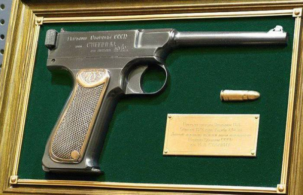 Створювався наприкінці 1930-х. Создавался в конце 1930-х.
