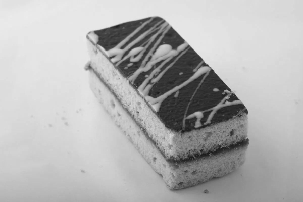 В советские времена в школьном буфете можно было купить любимое многими пироженное-полоску.