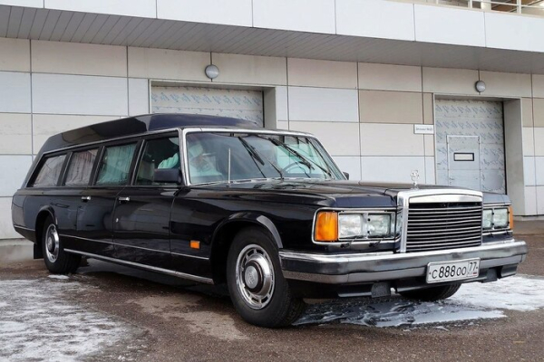 ЗІЛ-41042 отримав прізвисько «Чорний лікар» ЗИЛ-41042 получил прозвище «Черный доктор»