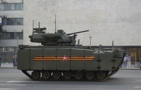 Чекають на машину давно. Ждут машину давно.