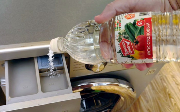 Додайте оцет у відсік для кондиціонера Добавляйте уксус в отсек для кондиционера